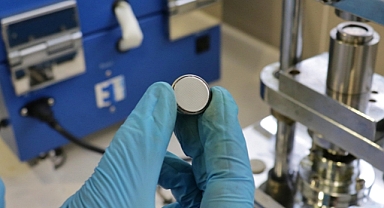 Atık lityum iyon piller üniversitede geri dönüştürülüyor.