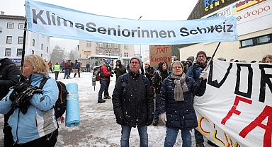 Davos, WEF'in açılışından önce iklim krizi protestosuna sahne oldu