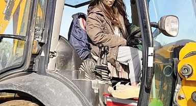 Ekranlara ara verip, İzmir'de çiftlik kurmuştu... Ünlü oyuncu iş makinesi kullandı, tarla temizledi