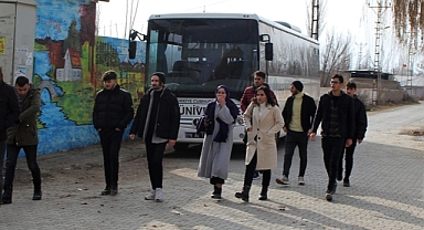 Iğdır'da üniversite öğrencileri yöresel bitki envanteri için köyleri geziyor