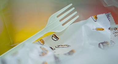 İngiltere'de tek kullanımlık plastik çatal, bıçak ve tabaklar yasaklanıyor