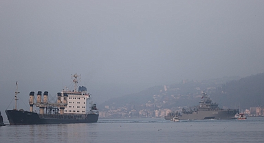 İstanbul Boğazı'ndaki gemi trafiği karaya oturan yük gemisi nedeniyle askıya alındı