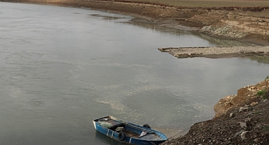Kuraklık ve yağış azlığının etkisiyle Keban Baraj Gölü'nde çekilme sürüyor