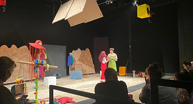 “Kuşlara Fısıldayan Kız” Hikayesi Tiyatro Sahnesine Taşındı