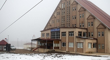 Metrelerce karla özdeşleşen Ovacık ve Ağrı'daki kayak merkezleri sezonu açamadı