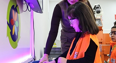 Minik öğrencilere hem teorik hem uygulamalı 