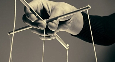 Partneriniz Size Bunları Yapıyorsa Dikkat! İlişkilerde 9 Tehlikeli Manipülasyon Örneği