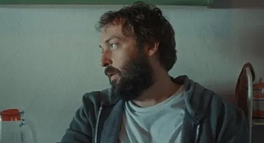 Setlerin En Çalışkan ve En Sessiz İsmi: Okan Yalabık'ın Kariyer Özeti