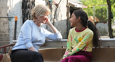 Tuluhan Tekelioğlu’dan Alfa Kuşağına Dair İlk Belgesel: “Çocuklar Hep Doğruyu Söyler”