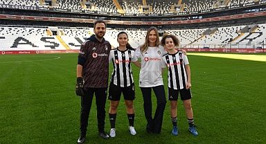 VODAFONE’UN DESTEKLEDİĞİ KIZ FUTBOLCULAR ÜNLÜ İSİMLERLE PENALTI ATIŞI YAPTI