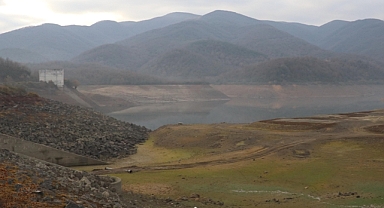 Yalova'nın içme suyu ihtiyacının karşılayan Gökçe Barajı'nda su seviyesi azaldı
