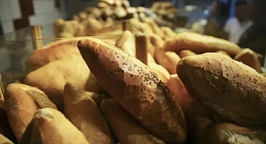 Zamlı ve küçük. Rize'de 5 liradan satılan 250 gram ekmek, 240 grama düşürülerek 6 liradan satılacak.