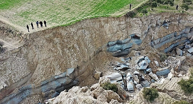 Akademisyenler deprem bölgesindeki yeryüzü olaylarını inceliyor