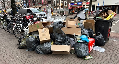 Amsterdam'da temizlik işçilerinin grevi sebebiyle çöp yığınları oluştu