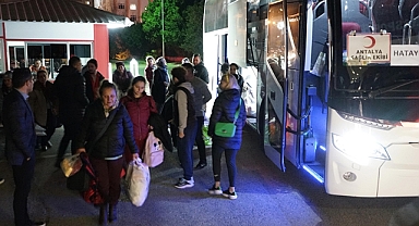 Antalya'ya Getirilen Depremzedelerin Bir Kısmı Antalyaspor Tesislerine Yerleştirildi