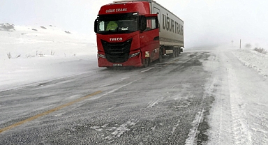 Ardahan'da Etkili Olan Tipi ve Buzlanma Ulaşımı Aksattı