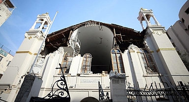 Aziz Nikola Kilisesi depremde ağır hasar gördü