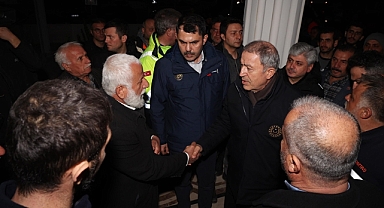  Bakanlar Akar ve Kurum, depremden etkilenen Samandağ'da inceleme yaptı