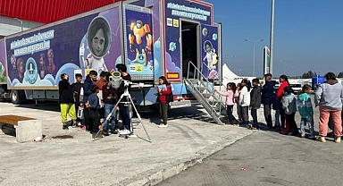 Bilim Tırı, depremzede çocuklara moral veriyor 