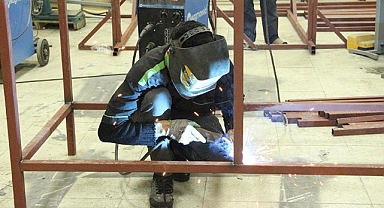 Bitlis'te Öğrenciler Depremzedeler İçin 96 Mobil Tuvalet Üretti