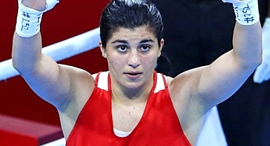 Busenaz Sürmeneli, Depremzedelere Yardım İçin Formasını Satışa Çıkardı