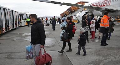 Deprem Bölgelerinden Sabiha Gökçen Havalimanı'na Tahliyeler Devam Ediyor