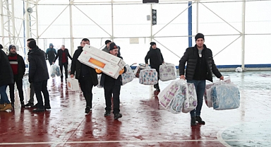 Deprem Bölgelerine Acil Yardım Malzeme Desteği Sürüyor