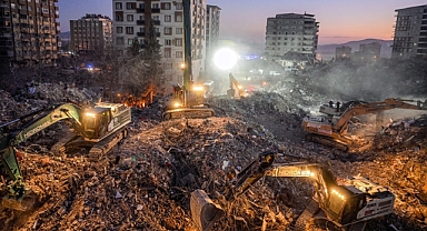 Deprem bölgesinde enkaz miktarının 100 milyon tonu geçeceği düşünülüyor