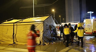 Depremin 3. gününde uluslararası yardımlar sürüyor