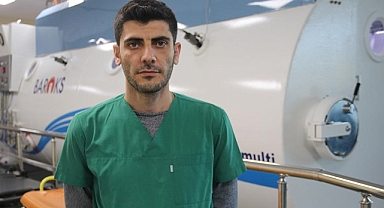 Depremzede doktor gönüllü geldiği Diyarbakır'da yaralılar için çalışıyor