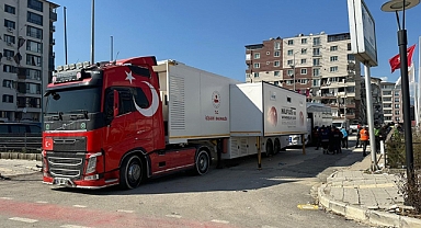 Depremzedeler Kimlik Kartı Başvurularını Mobil Nüfus Aracında Yapıyor