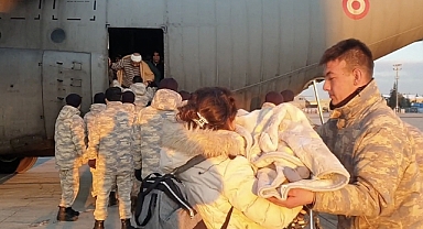 Depremzedelerin tahliyesi aralıksız sürüyor