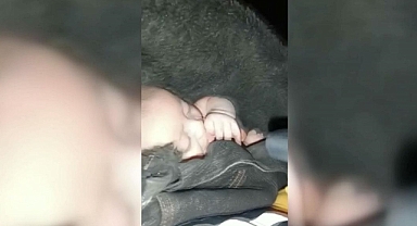 Elbistan'da 48 saat sonra kurtarılan 2 aylık bebek enkazdan elini emerek çıktı