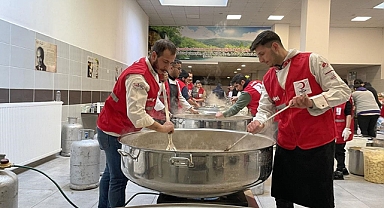 Gönüllü Şefler Kızılay'ın Deprem Bölgesindeki Aşevlerinde Milyonlarca Kap Yemek Pişirdi