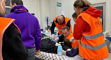 HOLLANDA’NIN SAĞLIK EKİBİ YARDIM İÇİN TÜRKİYE’YE GELDİ