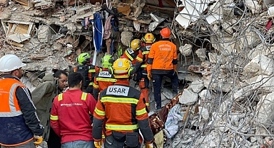 Hong Kong kurtarma ekibi, bir kadını daha kurtardı