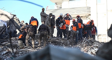 İçişleri Bakanlığı Deprem Bölgesinde Yaklaşık 38 Bin Personel Görevlendirdi