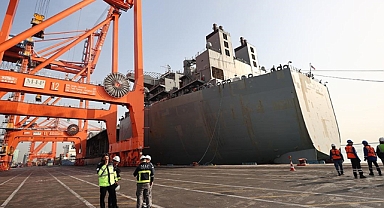 İnsani Yardım Malzemeleri Taşıyan ABD Gemisi Mersin Limanı'na Geldi