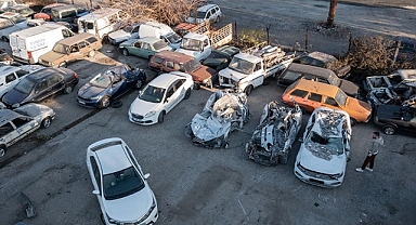 İskenderun'da Depremden Sonra Hasarlı Araçlar Otoparka Çekildi