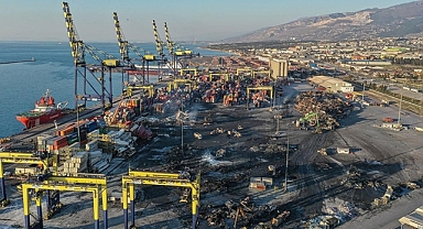 İskenderun Limanı'nda Yanan Konteynerler Kaldırılıyor