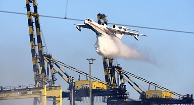 İskenderun Limanı'ndaki Konteyner Bölgesinde Soğutma Çalışması Devam Ediyor