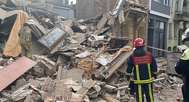 İstanbul'da 3 Katlı Metruk Bina Çöktü!