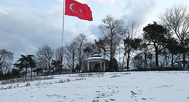 İstanbul'da yoğun kar yağışı etkili oldu