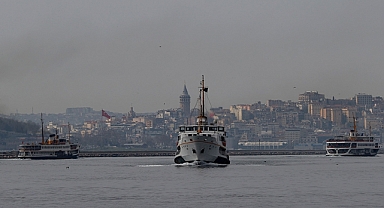 İstanbul'da Yoğun Sis Deniz Yolu Ulaşımını Etkiliyor