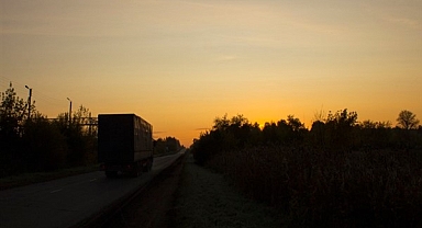İstanbul'dan deprem bölgesine 28 yardım TIR'ı sevk edildi