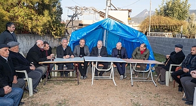 İzmir’den deprem bölgesine 5 tır yem daha gönderildi