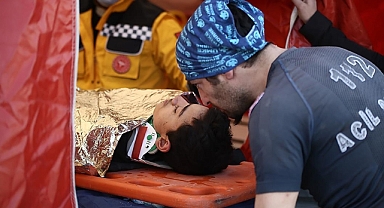 Josef de Souza, deprem bölgesine giderek Arda'ya formasını götürdü