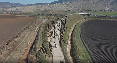 Kahramanmaraş'ta köy yolları yerle bir oldu