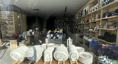 Kahramanmaraş'taki züccaciye dükkanı depremi hasarsız atlattı