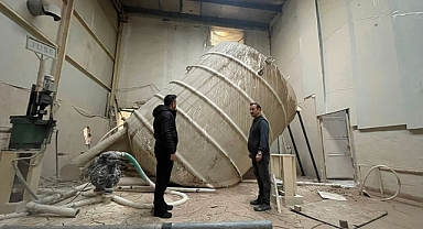 Kayseri'de Hissedilen Deprem Seramik Fabrikasında 100 Tonluk Çamur Silosunu Devirdi